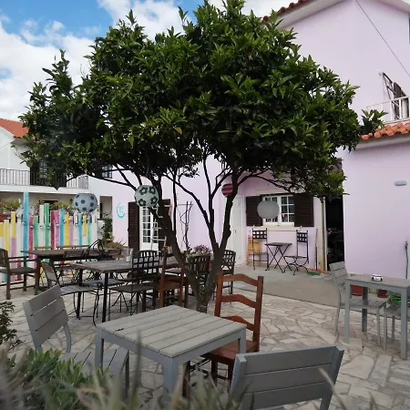 Omassim Yoga, Veggie & Surf Guesthouse - Casa Rosa Guest house