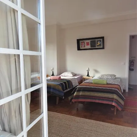 Omassim Yoga, Veggie & Surf Guesthouse - Casa Rosa Guest house Ericeira