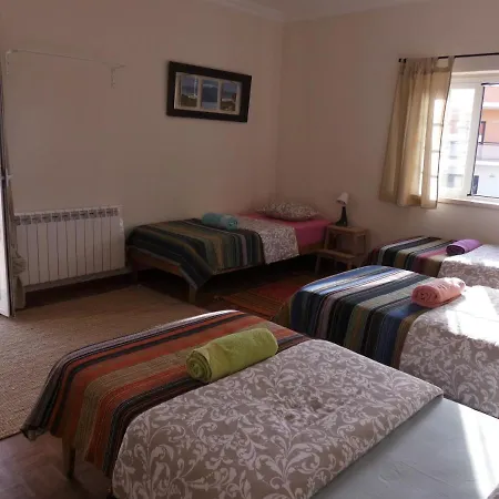 Omassim Yoga, Veggie & Surf Guesthouse - Casa Rosa * Ericeira