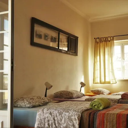 Omassim Yoga, Veggie & Surf Guesthouse - Casa Rosa Ericeira