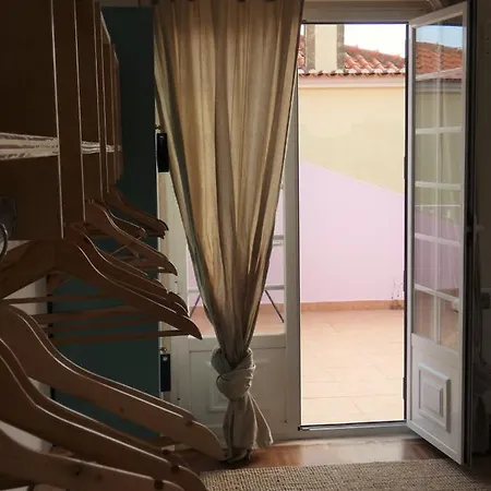 Omassim Yoga, Veggie & Surf Guesthouse - Casa Rosa * Ericeira
