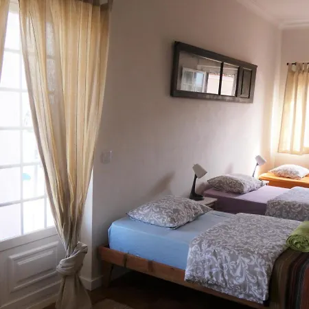 Penzion Omassim Yoga, Veggie & Surf Guesthouse - Casa Rosa Ericeira