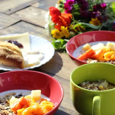 Omassim Yoga, Veggie & Surf Guesthouse - Casa Rosa * Ericeira