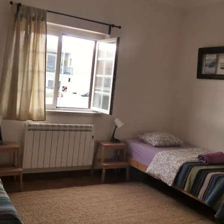 Omassim Yoga, Veggie & Surf Guesthouse - Casa Rosa * Ericeira